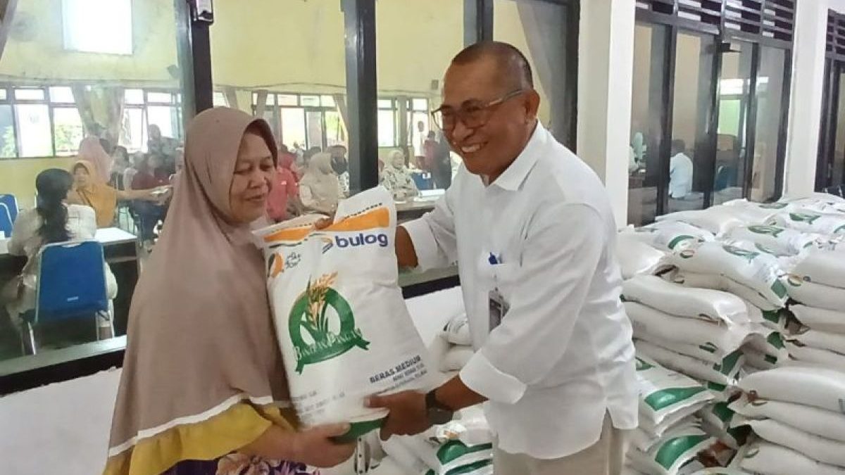 Bulog Kediri Salurkan Bantuan Pangan ke 34 Ribu Warga Jelang Lebaran