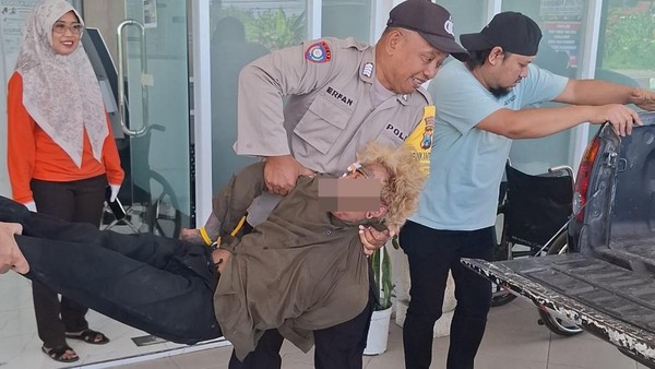 Tersinggung Ditegur, Pemuda Bacok Lansia di Jombang hingga Dimassa Warga